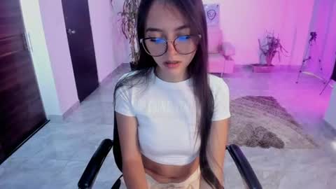 Snapshot of cute_fox_1 chatting on July 25, 1:41 pm Bella Fox online show from July 25, 1:41 pm