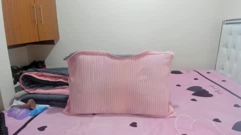 Snapshot of cute_gee43 chatting on September 9, 7:02 pm cute_gee43 online show from September 9, 7:02 pm