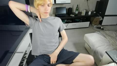 Snapshot of cute_grecha chatting on May 26, 6:15 pm Grisha online show from May 26, 6:15 pm