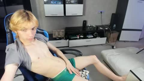 Snapshot of cute_grecha chatting on June 4, 5:30 pm Grisha online show from June 4, 5:30 pm