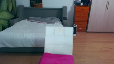 cute_jes online show from October 27, 6:45 pm