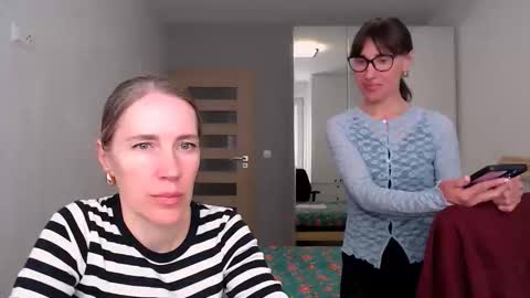 cute_lion_ online show from April 21, 3:50 pm