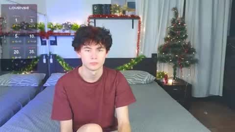 Snapshot of cute_mikex chatting on December 17, 1:33 am Mike online show from December 17, 1:33 am