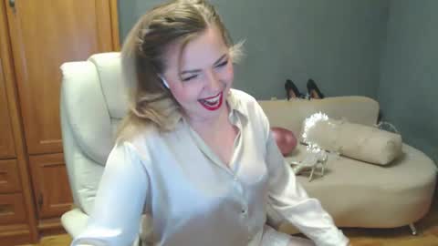 cute_phoenix online show from May 7, 6:35 pm
