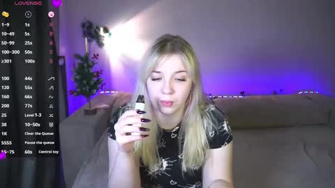 Snapshot of cute_sharloti chatting on January 15, 1:12 am Sasha online show from January 15, 1:12 am