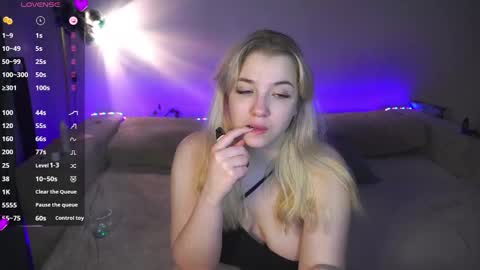 Snapshot of cute_sharloti chatting on January 17, 7:19 am Sasha online show from January 17, 7:19 am