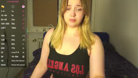 Snapshot of cute_sharloti chatting on September 18, 5:37 pm Sasha online show from September 18, 5:37 pm