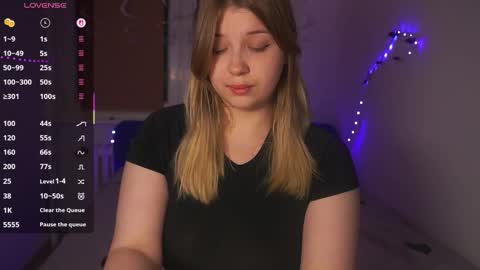 Snapshot of cute_sharloti chatting on October 28, 6:21 pm Sasha online show from October 28, 6:21 pm