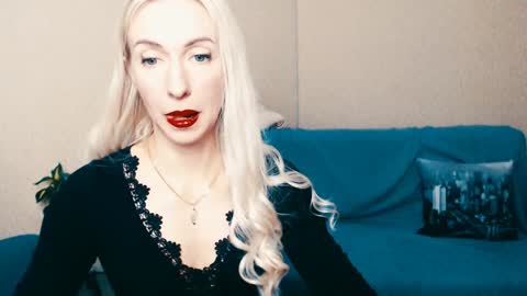 cute_smile_shy online show from January 16, 8:14 pm