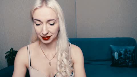 cute_smile_shy online show from February 2, 5:26 pm