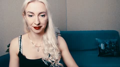 cute_smile_shy online show from February 7, 10:09 pm