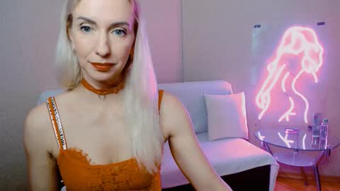 cute_smile_shy online show from December 4, 9:23 pm