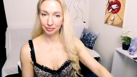 cute_smile_shy online show from April 5, 8:55 am