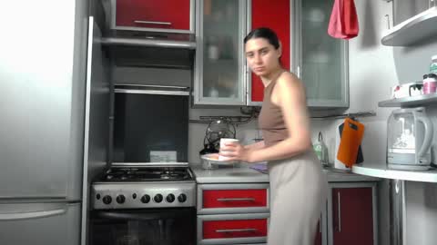 Snapshot of cute_strawberry_ chatting on December 21, 9:44 am cute_strawberry_ online show from December 21, 9:44 am
