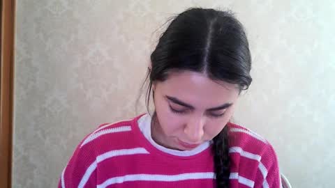 Snapshot of cute_strawberry_ chatting on October 23, 5:29 am cute_strawberry_ online show from October 23, 5:29 am