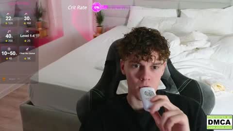 Snapshot of cute_thomas chatting on January 13, 7:21 pm Thomas - online show from January 13, 7:21 pm