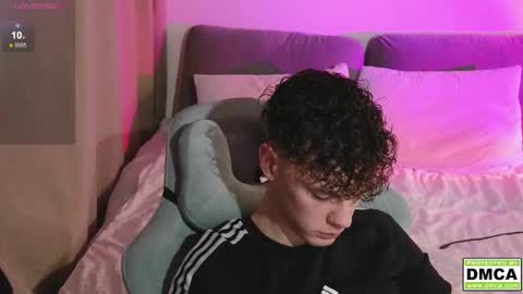 Thomas -  online show from March 5, 6:48 pm