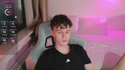 Snapshot of cute_thomas chatting on July 21, 7:16 pm Thomas - online show from July 21, 7:16 pm