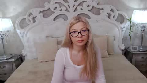 cuteangelina18 online show from February 26, 11:09 am