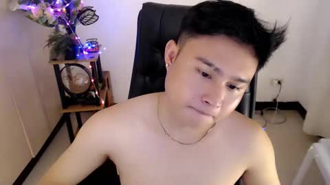 cuteasianlee online show from February 1, 5:44 pm
