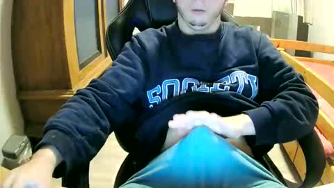 Cuteboy090 online show from October 19, 1:34 pm