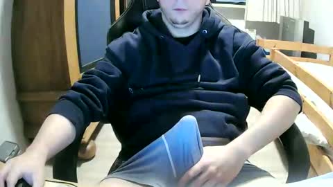 Cuteboy090 online show from March 25, 2:45 pm