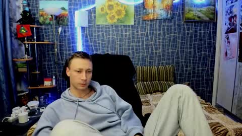 Snapshot of cuteboy228 chatting on February 13, 10:39 pm cuteboy228 online show from February 13, 10:39 pm