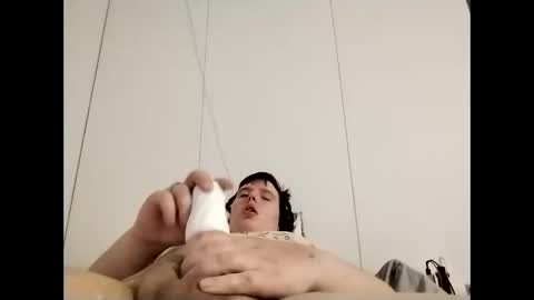 CuteguyBWC92 online show from December 16, 5:01 am