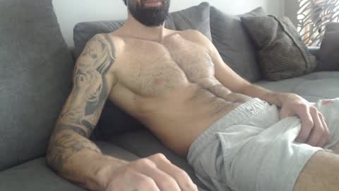 cuteeboy online show from March 27, 8:26 am