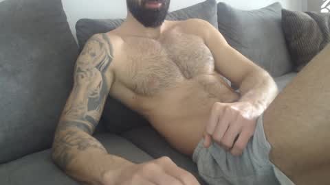 cuteeboy online show from April 10, 6:29 am