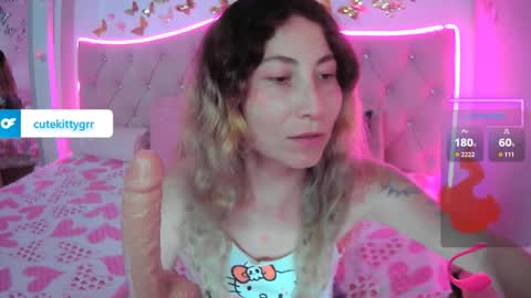 Snapshot of cuteee_kitty chatting on April 1, 12:00 am Kitty online show from April 1, 12:00 am