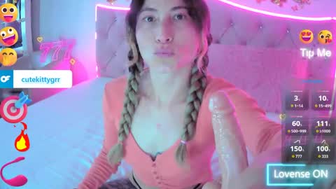 Snapshot of cuteee_kitty chatting on April 21, 2:23 pm Kitty online show from April 21, 2:23 pm