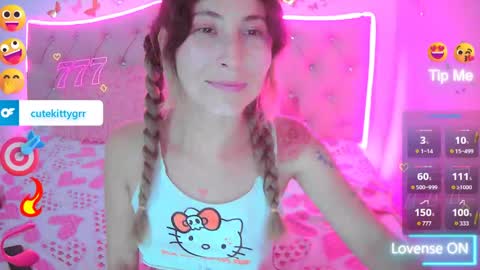 Snapshot of cuteee_kitty chatting on May 29, 12:30 am Kitty online show from May 29, 12:30 am