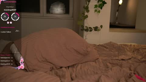 Snapshot of cuteeeeealina chatting on April 16, 9:39 pm Alina online show from April 16, 9:39 pm