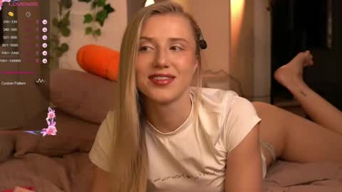 Snapshot of cuteeeeealina chatting on April 23, 8:00 pm Alina online show from April 23, 8:00 pm
