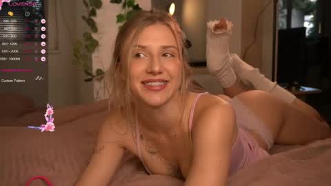 Snapshot of cuteeeeealina chatting on May 25, 4:29 am Alina online show from May 25, 4:29 am