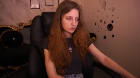 Snapshot of cuteefoxy chatting on June 15, 12:51 pm Foxy online show from June 15, 12:51 pm