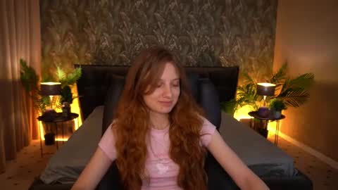 Snapshot of cuteefoxy chatting on June 26, 1:26 pm Foxy online show from June 26, 1:26 pm