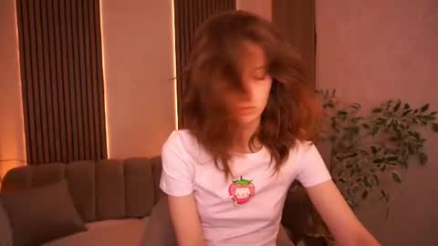 Snapshot of cuteefoxy chatting on July 31, 12:59 pm Foxy online show from July 31, 12:59 pm