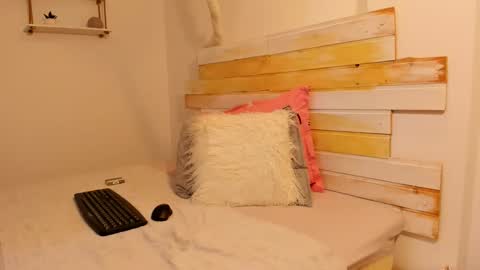 cuteeliza1 online show from October 22, 7:08 am