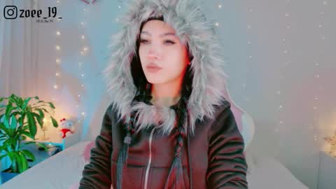 Zoe  online show from March 18, 4:04 am