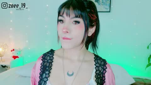 Zoe  online show from April 26, 4:21 am