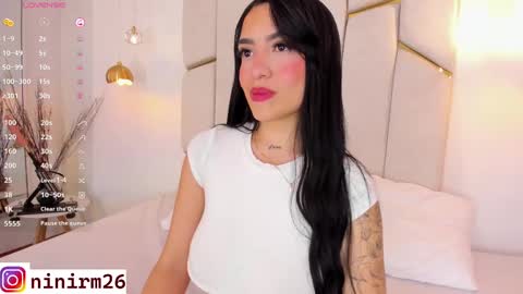 Snapshot of cutegirl__nini chatting on February 18, 4:26 am andre online show from February 18, 4:26 am