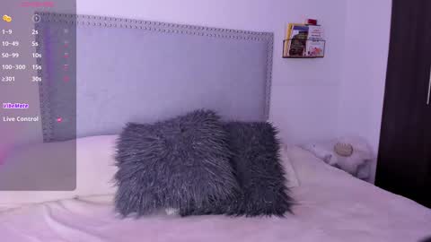 Snapshot of cutegirl__nini chatting on October 4, 4:43 am andre online show from October 4, 4:43 am