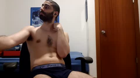 cuteguy52 online show from June 16, 10:45 pm