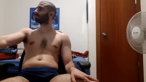 cuteguy52 online show from July 15, 10:59 pm