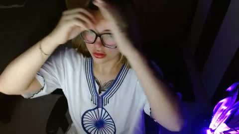 isabella online show from June 20, 6:33 pm