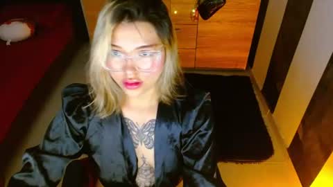 isabella online show from July 24, 8:51 pm