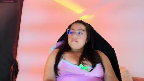 Snapshot of cutejess45 chatting on June 6, 5:23 am tell me jess online show from June 6, 5:23 am