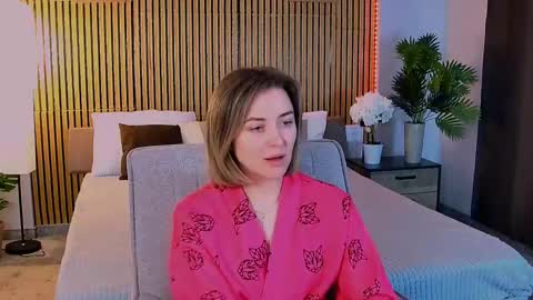 cutemirage online show from April 23, 2:52 pm